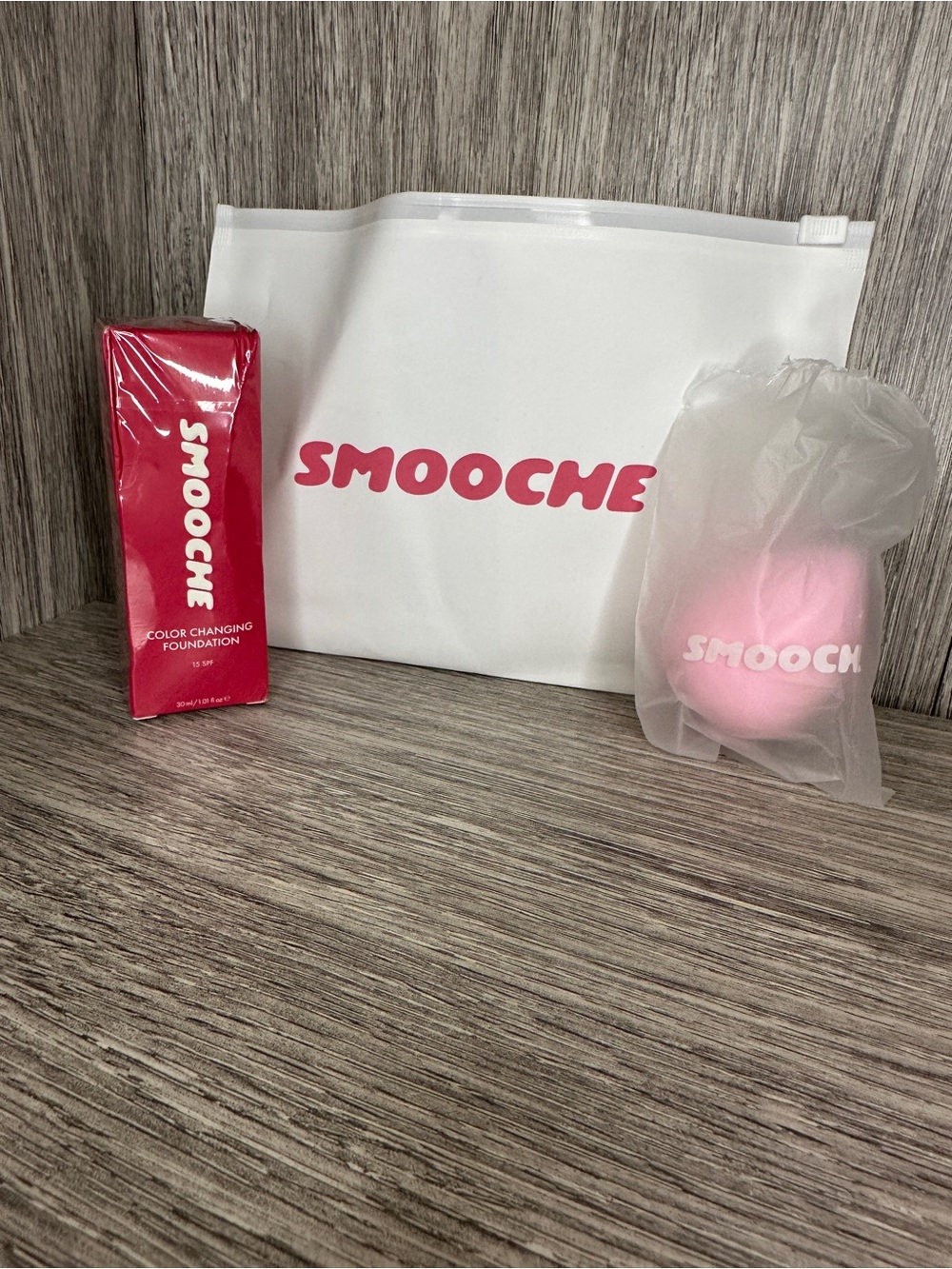 Smooche Color Changing Foundation with Pink Makeup Sponge & Bag Set